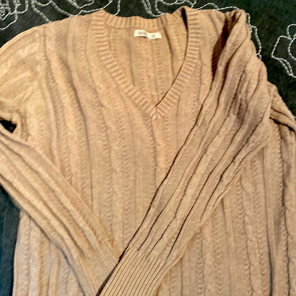 Cable knit v-neck